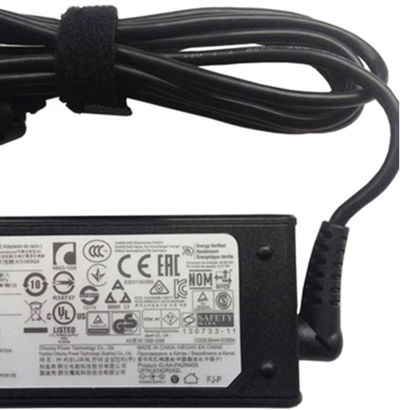 Original Samsung 19V 2.1A 40W OEM Laptop AC Adapter Charger PA-1400-14, 3.0*1.1mm